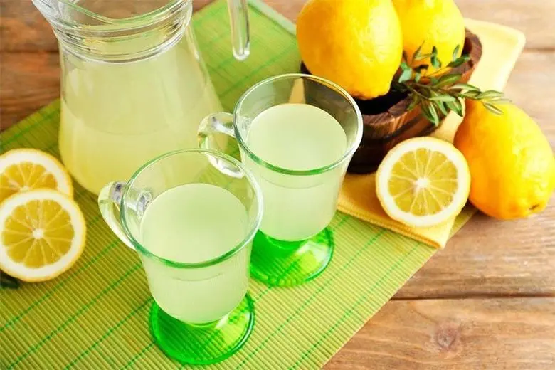 Березовый сок с добавлением лимона